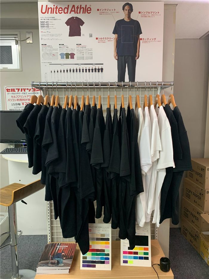 店頭のTシャツサンプル